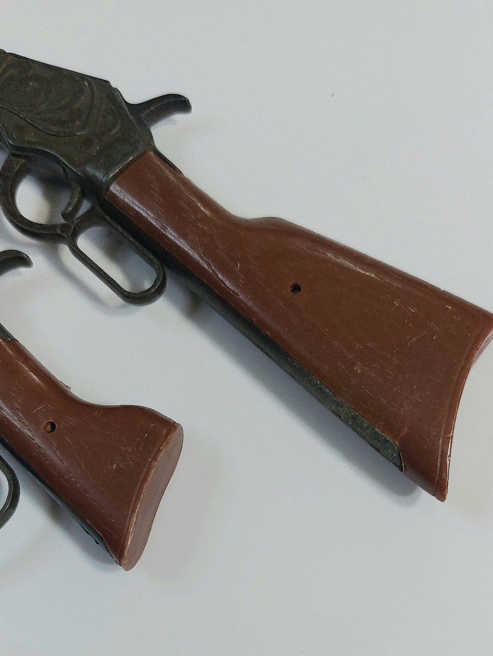 Vintage Pair of Toy Lever-Action Cap Guns in Brown and Black - Picture 4 of 8